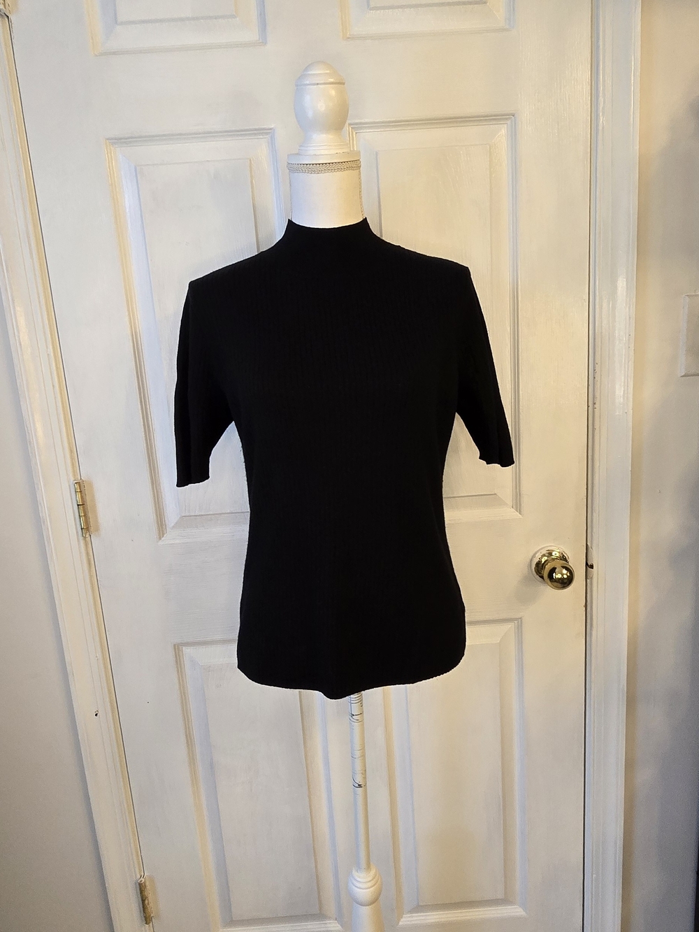 Halston 100% Extra Fine Merino Wool Black Short-Sleeve Mock Neck Top L Acadamia